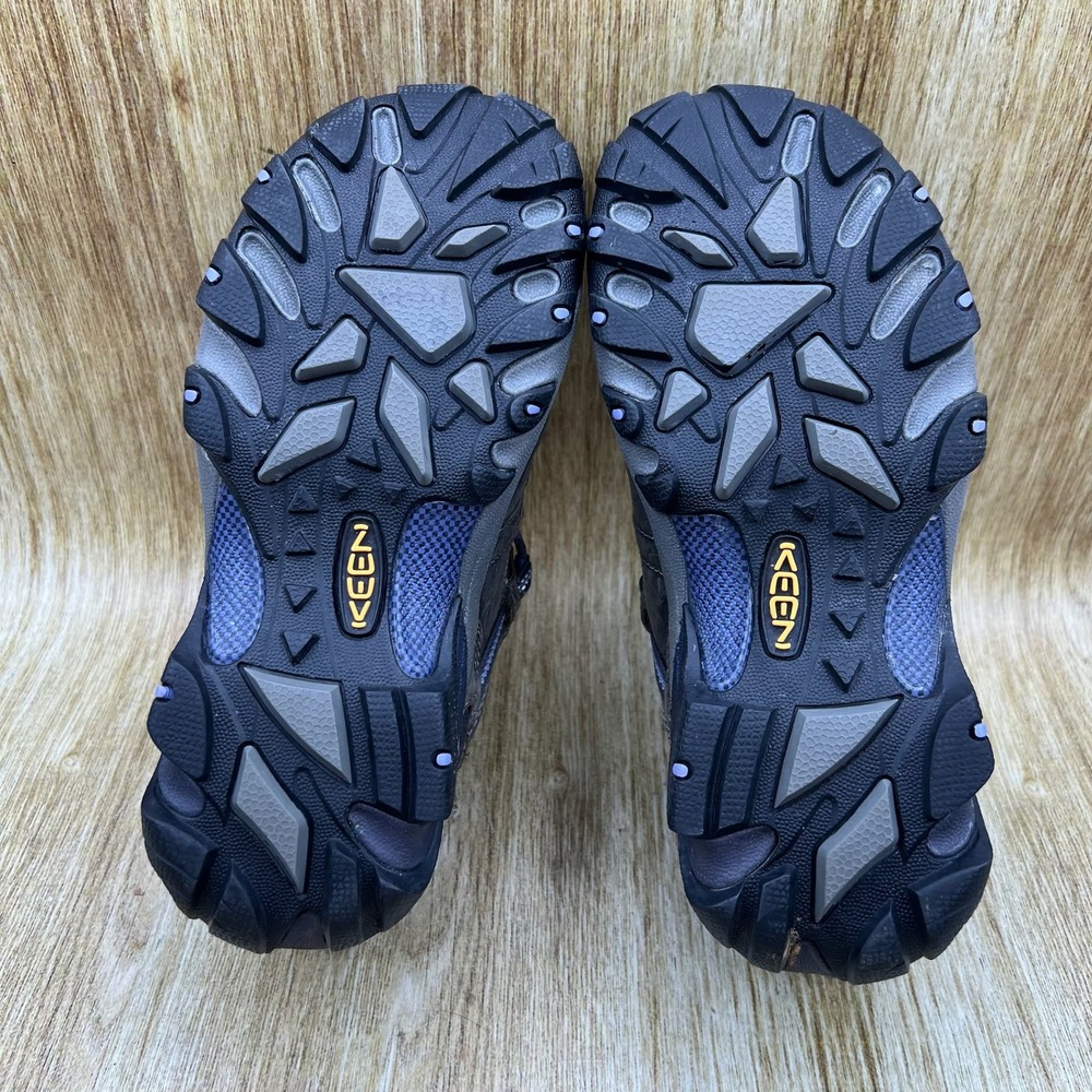Keen Women's Gray Hiking Shoes with Yellow Logo - Picture 8 of 10